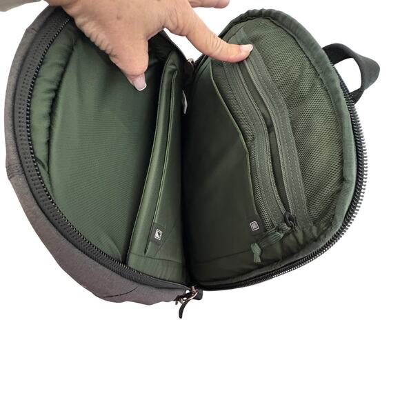 Thule Defy Prodigy Backpack Gray Black Padded Travel 24x16 DiscGolf GORPCORE - Picture 4 of 9